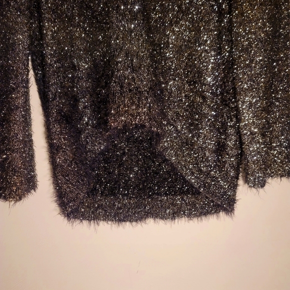 Black and Gold Sweater - Picture 2 of 4